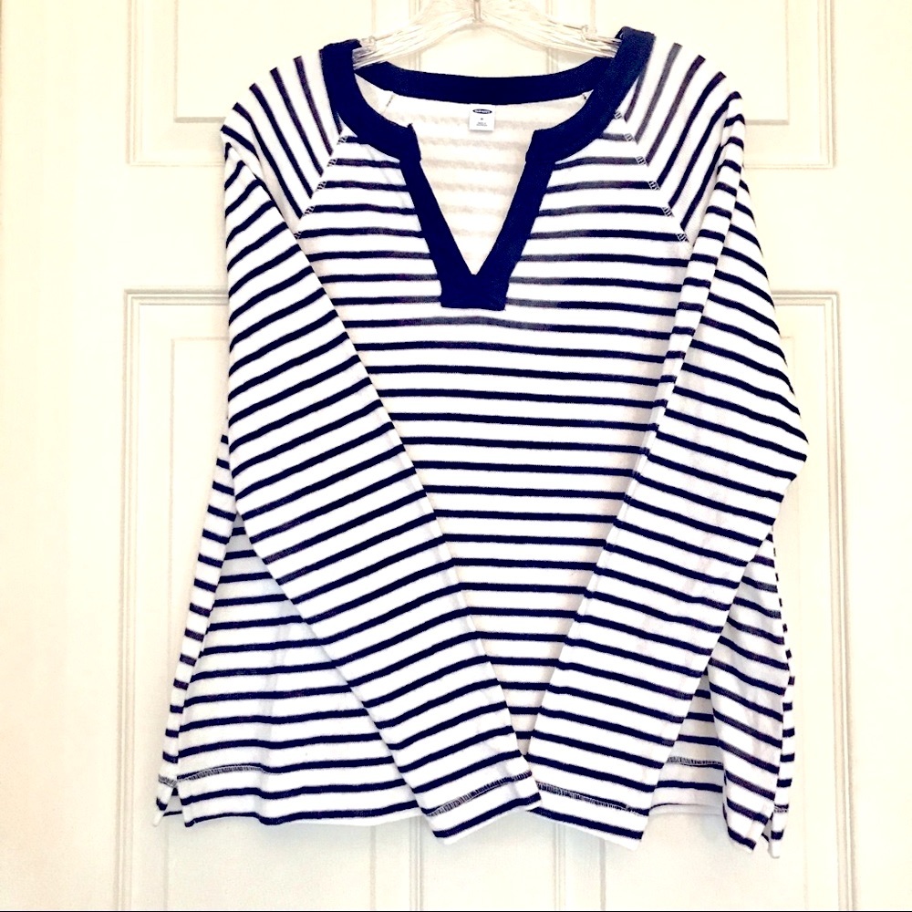 ๐ธ3/$25 ๐ OLD NAVY Blue and White Stripe V-neck Relaxed Fit Sweatshirt, Size M - Picture 2 of 10